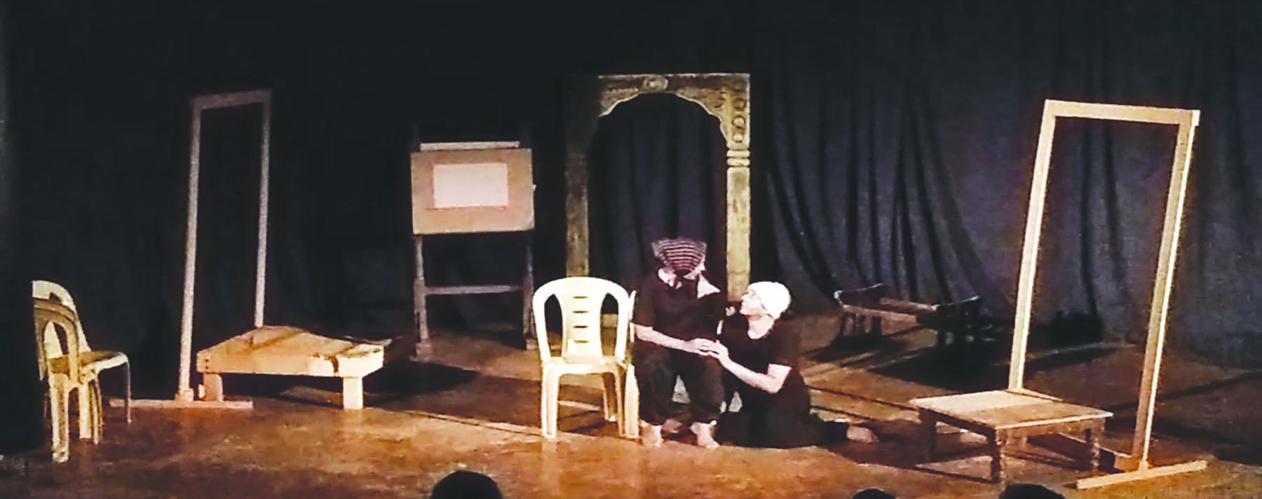 ಪ್ರೇಕ್ಷಕರ ಮನ ಗೆದ್ದ ಕುರ್ಚಿಗಳು ನಾಟಕ 